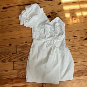 Medium white dress